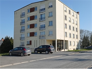 t5 à la location -   08400  VOUZIERS, surface 93 m2 location t5 - UBI481959179